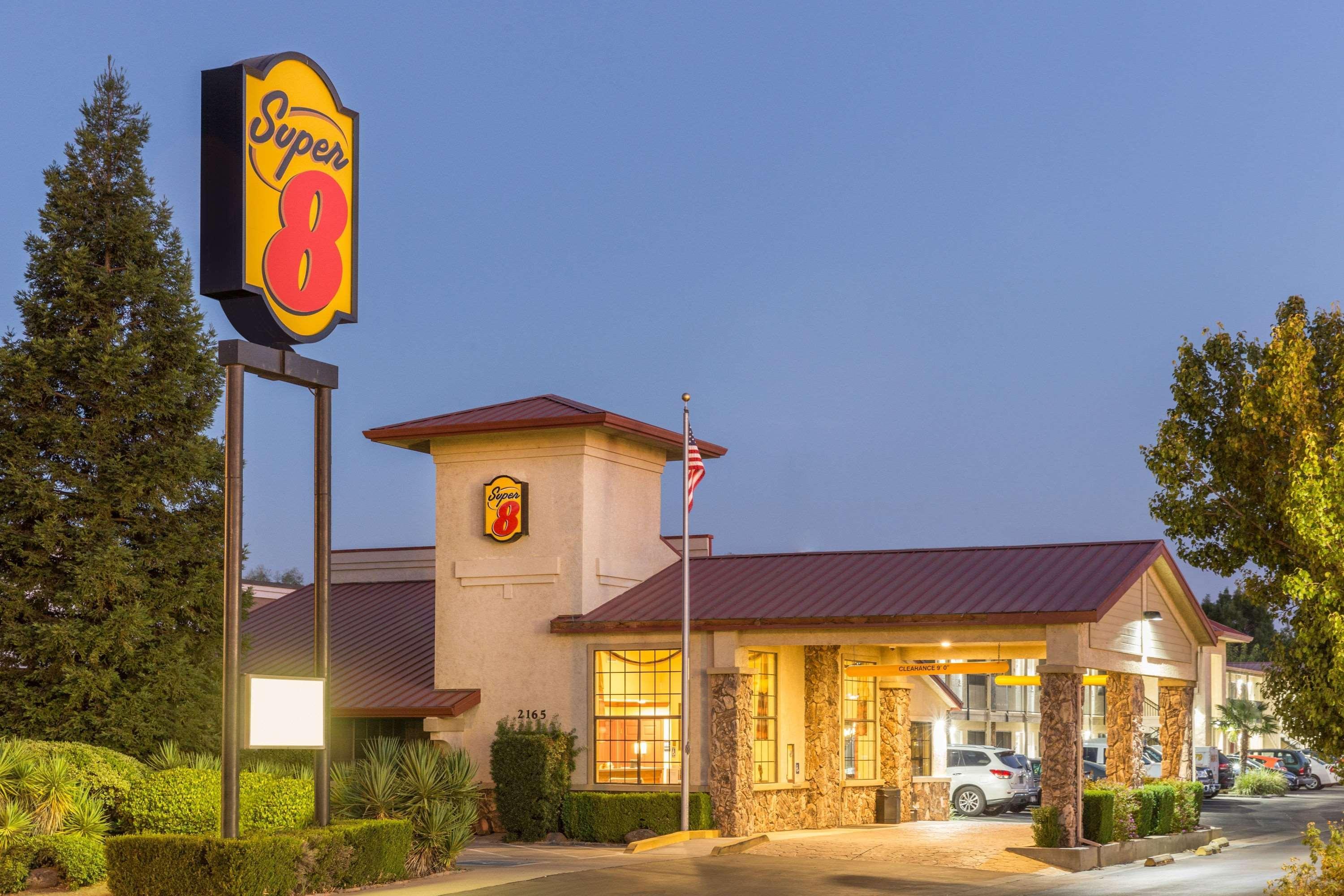 Super 8 By Wyndham Corning Motel Exterior foto